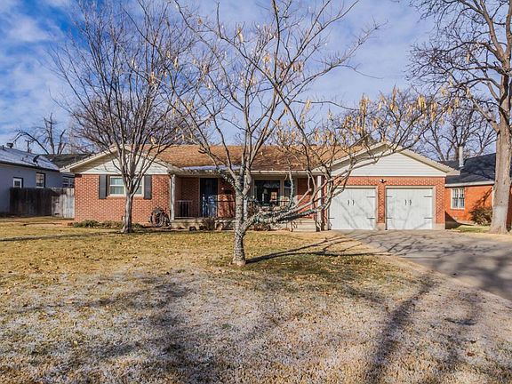 3rd image of 113 N Beverly Dr