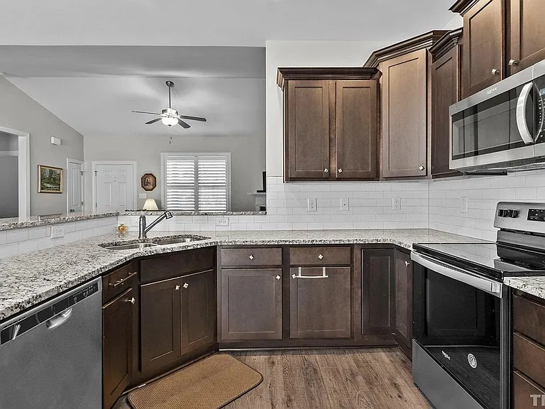 119 Aviemore Ln — Photo 3