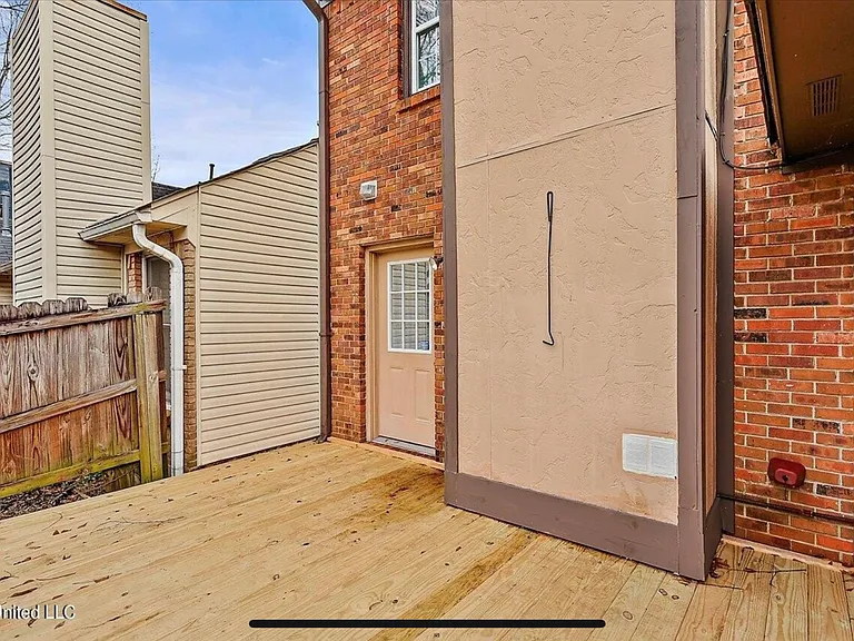 113 Amberwood Dr — Photo 21