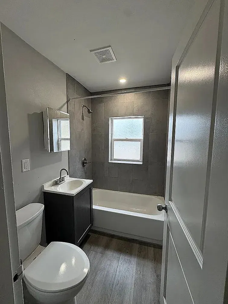 2 bed, $995 — Photo 2