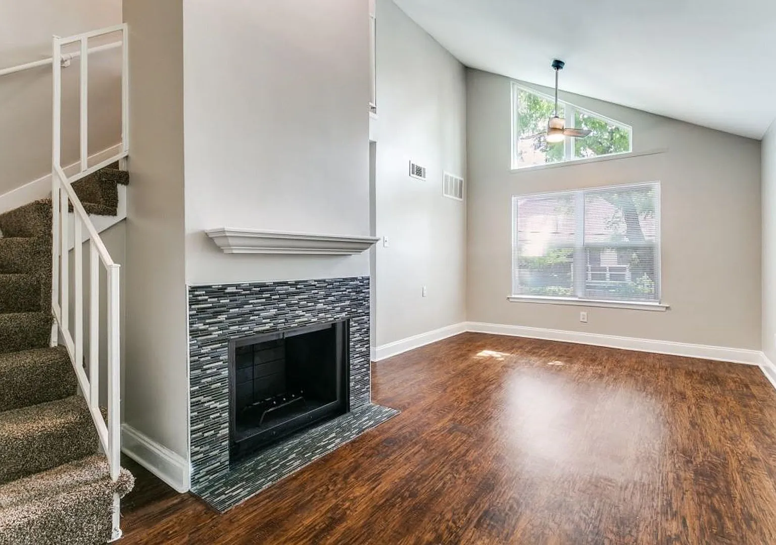 4023 N Hall Street — Photo 2