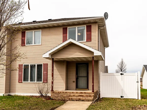 1025 Selkirk Cir, Grand Forks, ND 58203