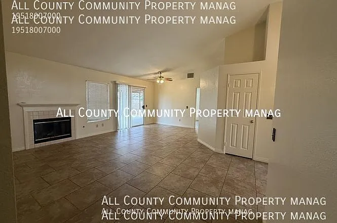 2277 Oak Ave — Photo 3