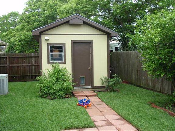 3rd image of 3814 Redbud Dr