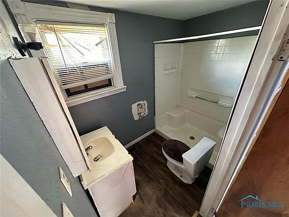 5th image of 733 Parker Ave