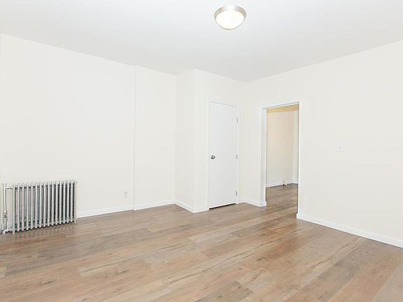 4th image of 83 Calyer St APT 3