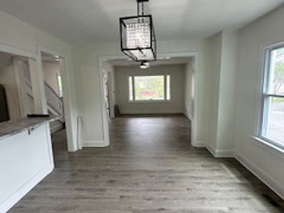 4th image of 881 Rugby St