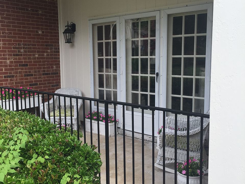 1st image of 17 Fountain Manor Dr Unit A