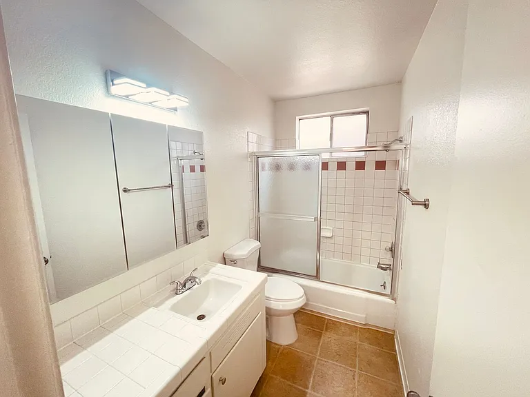 4403 Mammoth Ave — Photo 10