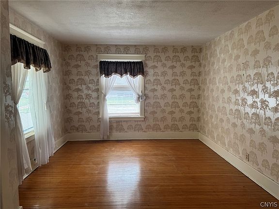 5th image of 2006-2008 Holland Ave S