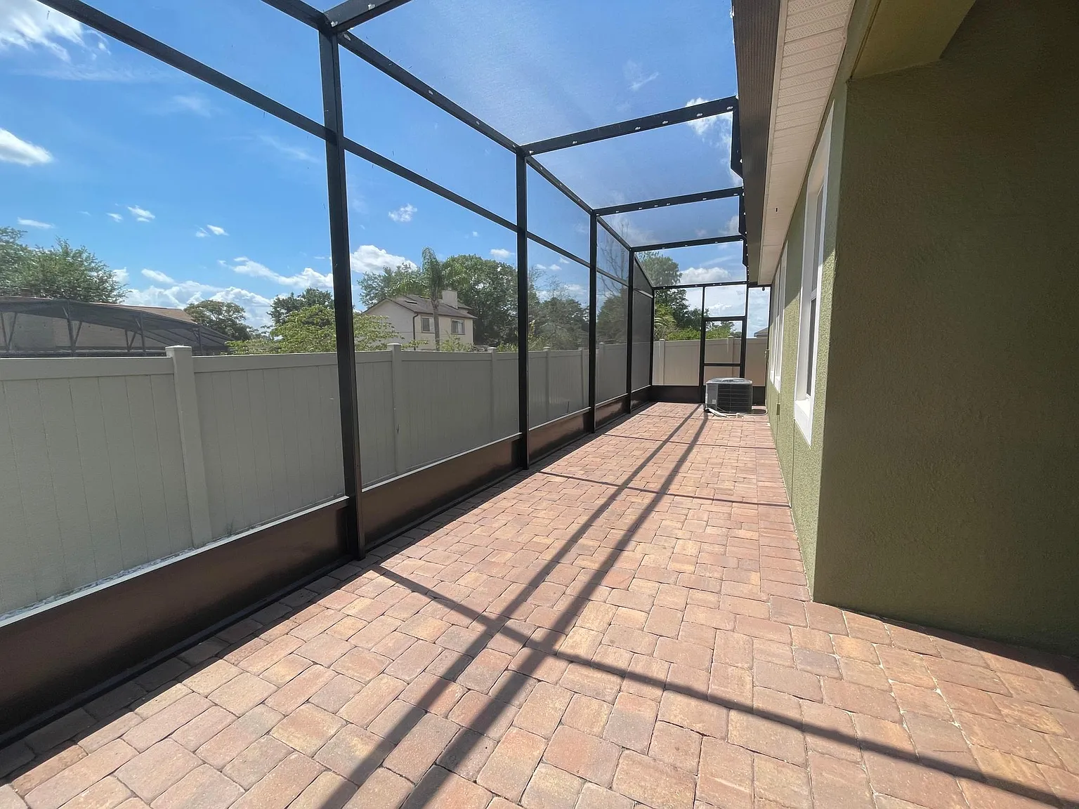 4 bed, 2408 sqft, $3,100 — Photo 4