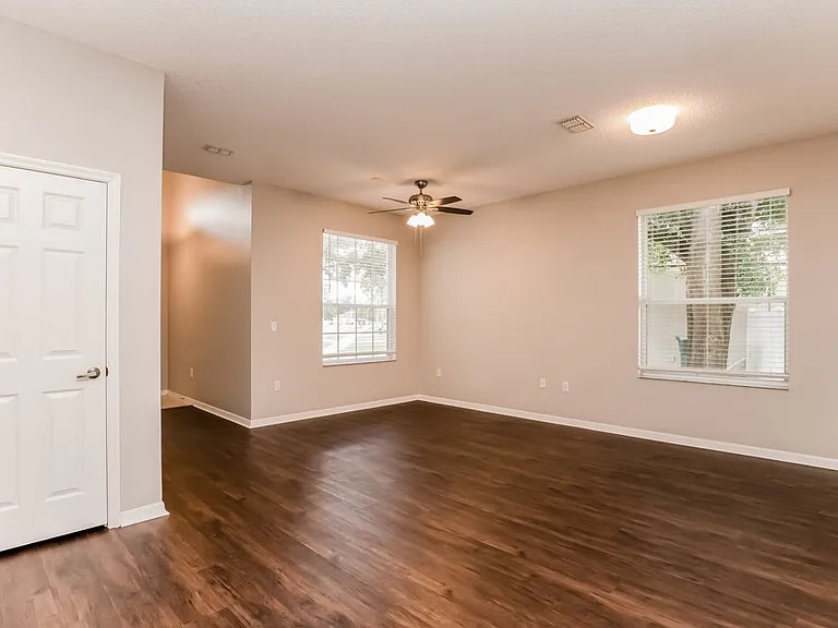 233 Bluff Pass Dr — Photo 5