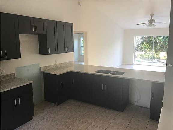 4th image of 2324 Royale Oaks Blvd
