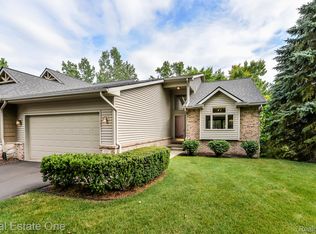 1111 Mildred J Ct, Brighton, MI 48116