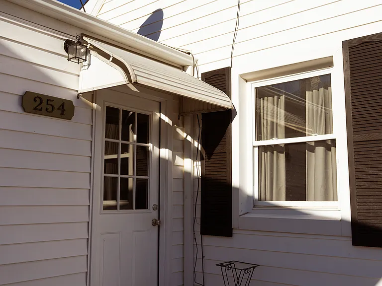 254 W College St — Photo 17