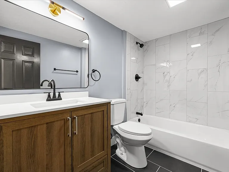 210 Lynn St — Photo 11