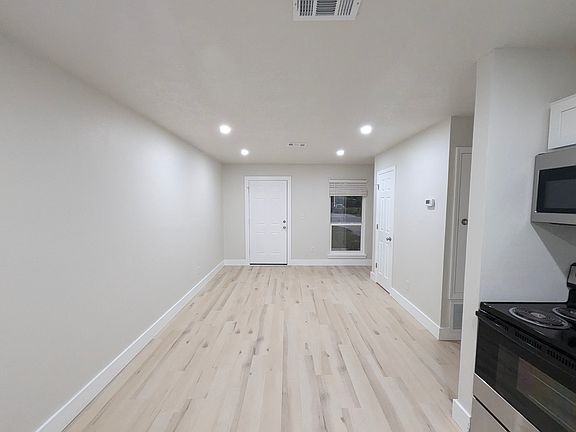 2nd image of 302 Vera St