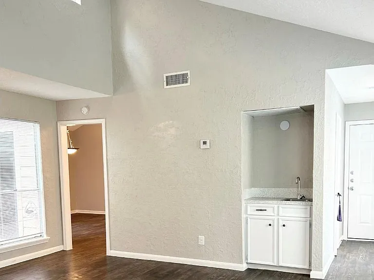 11923 Lakewood West Dr — Photo 3