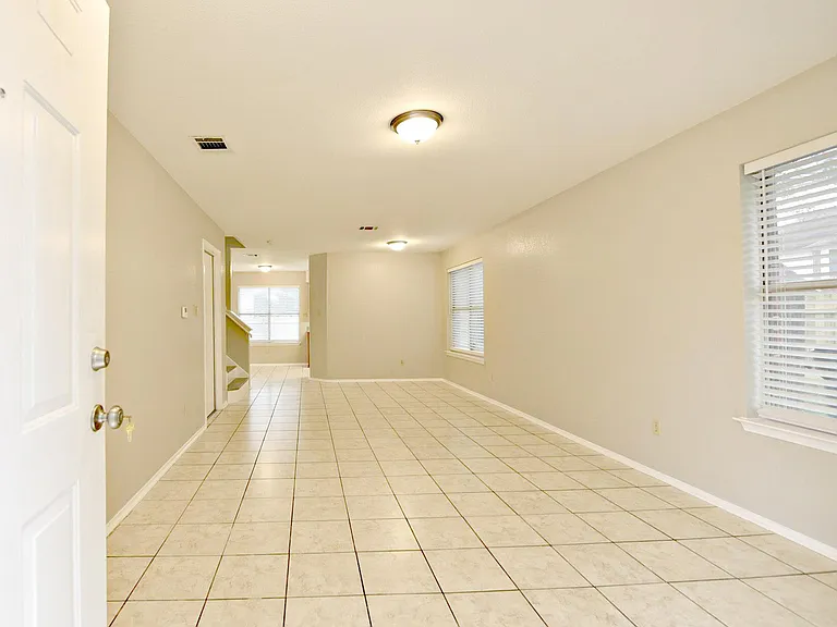 12801 Margit Dr — Photo 3