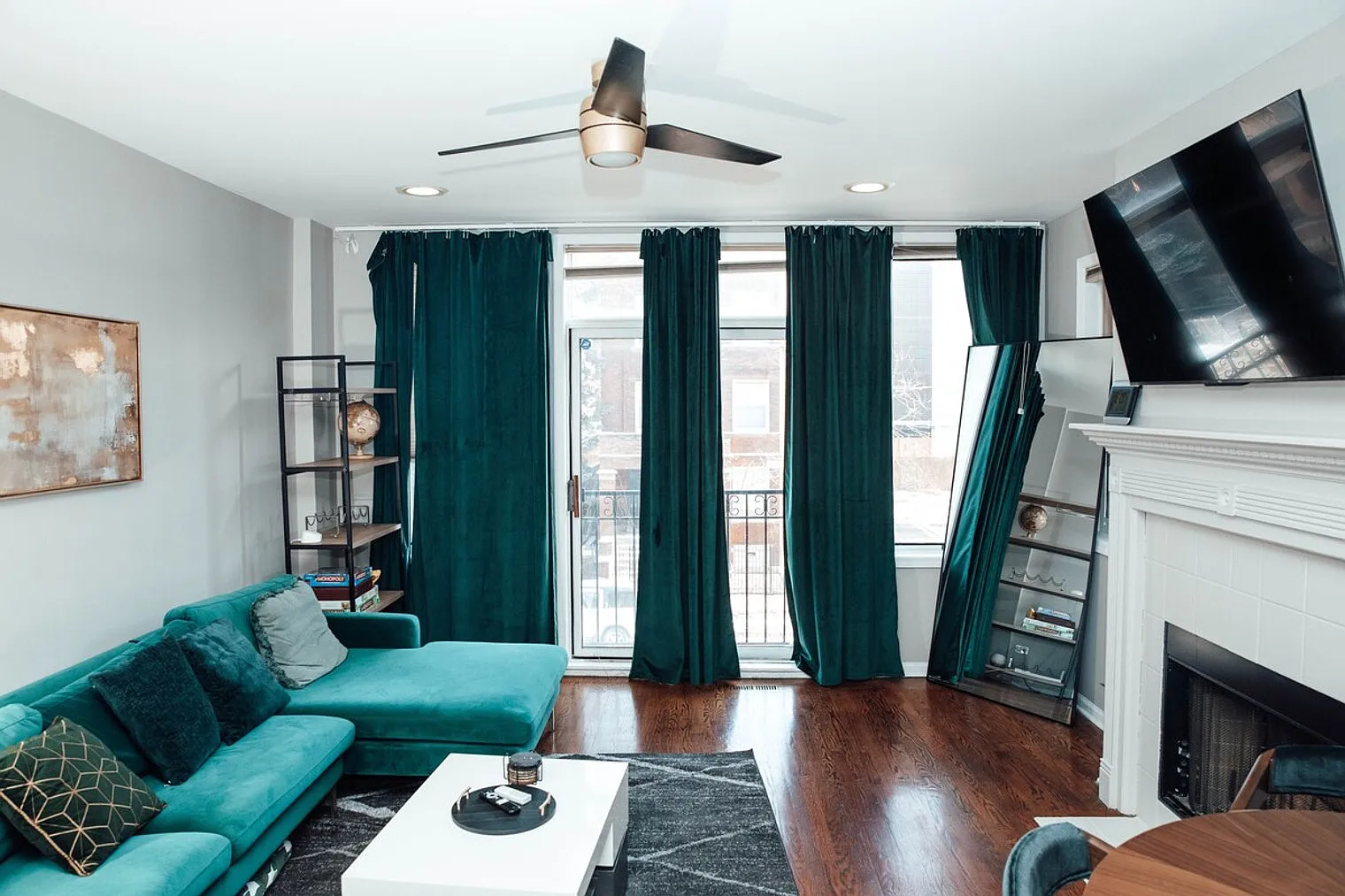 3 bed, 2.0 bath, 1194 sqft, $3,228 — Photo 4