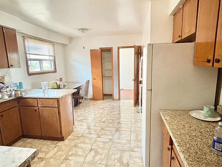 7276 Shallford Rd — Photo 4