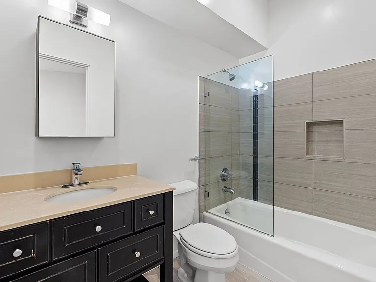 Echo Designer Loft Apartments — Photo 23