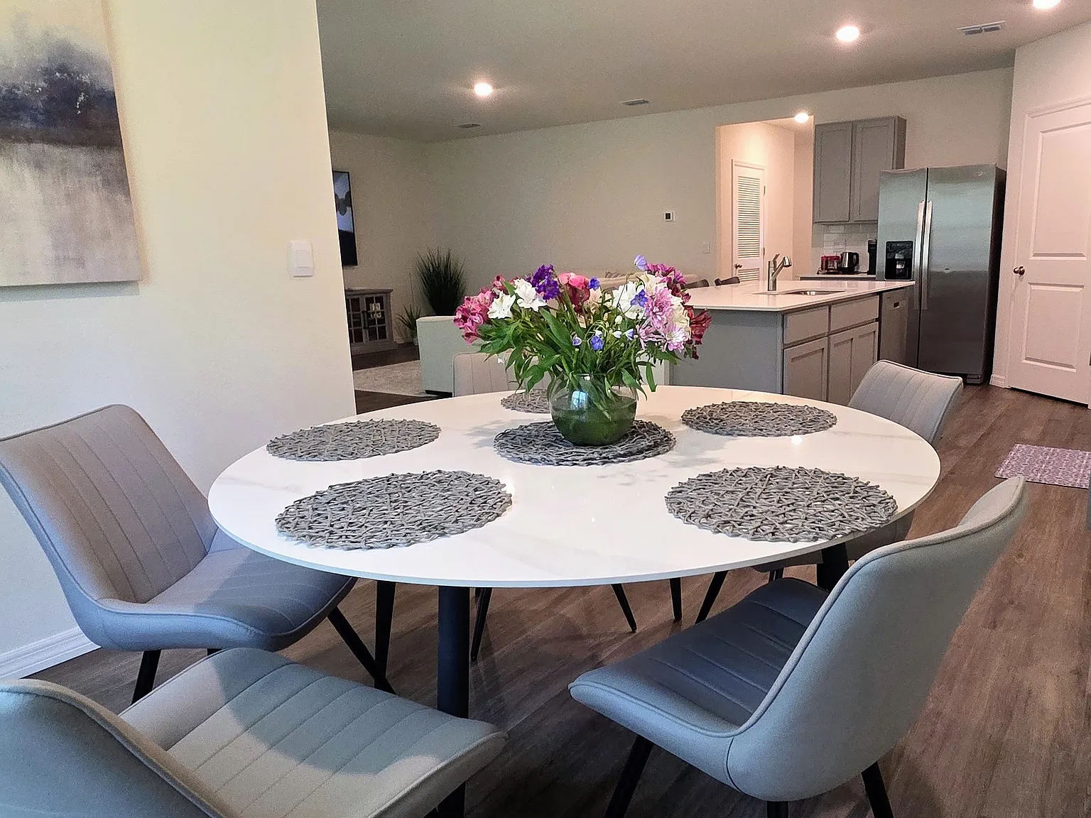 4 bed, 2020 sqft, $4,500 — Photo 4