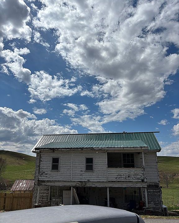 1st image of 316 Mountain Rd