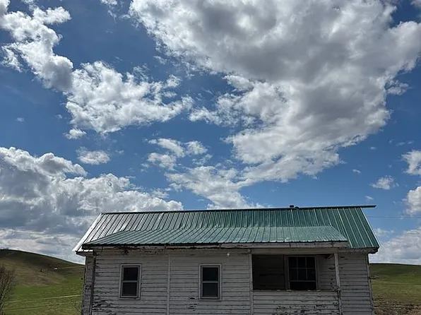 316 Mountain Rd, Saltville, VA 24370
