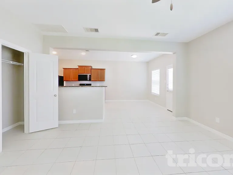 692 Totem Trail Dr — Photo 2