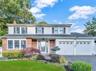 4 Arthur Pl, Smithtown, NY 11787