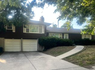 8444 Travis Ln, Overland Park, KS 66212