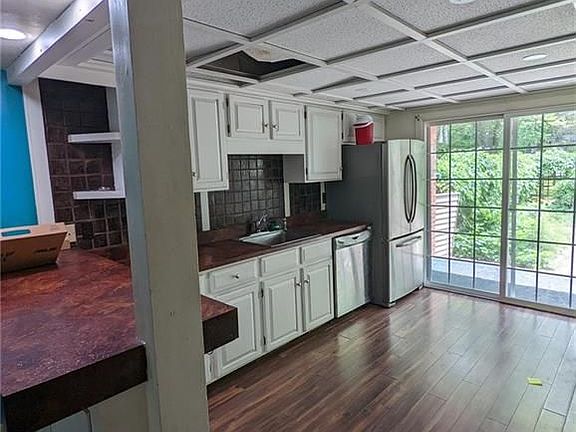 4th image of 1223 James St