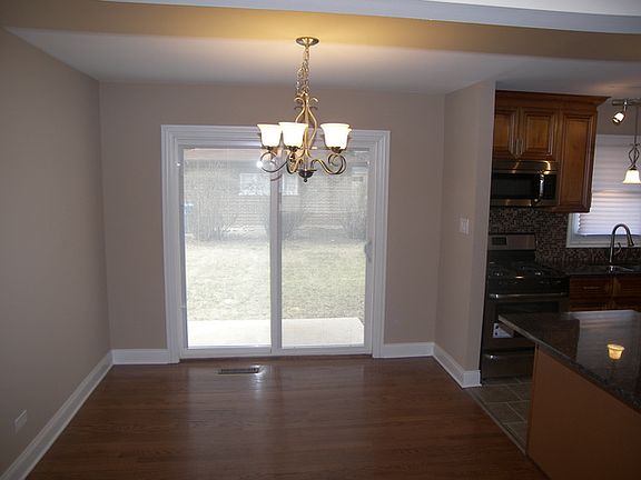 5th image of 54 E 161st Pl