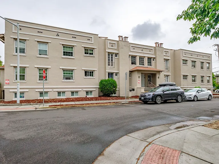 Avondale Apartments — Photo 92