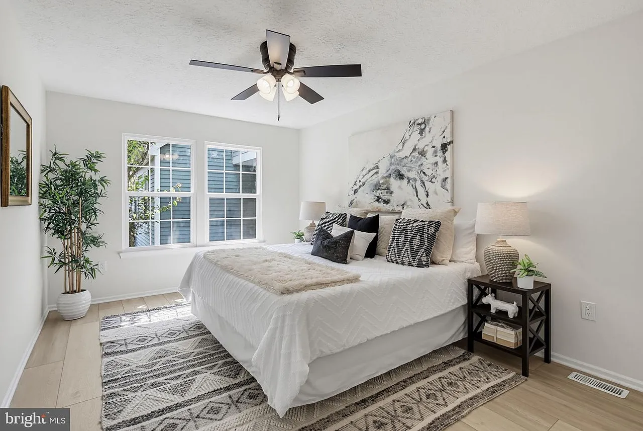 3 bed, 2.5 bath, 1397 sqft, $3,100 — Photo 3