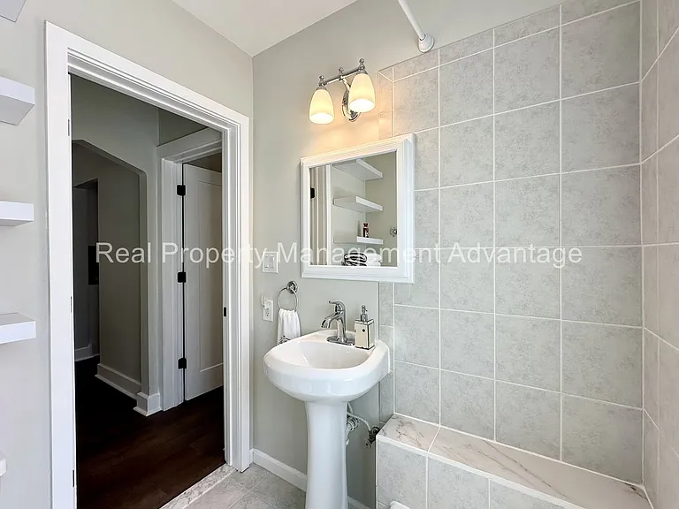 2128 Romeo St — Photo 15