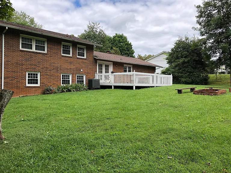1300 Plantation Dr — Photo 3