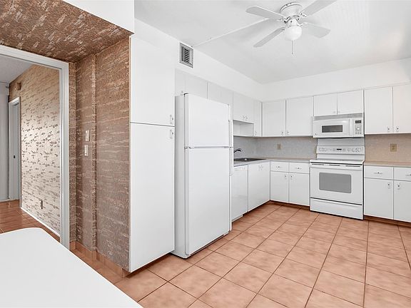 4th image of 3507 Oaks Way #704