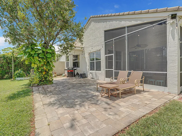 19084 Skyridge Cir — Photo 35