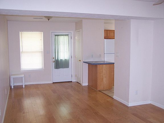 3rd image of 701 E Park St #A