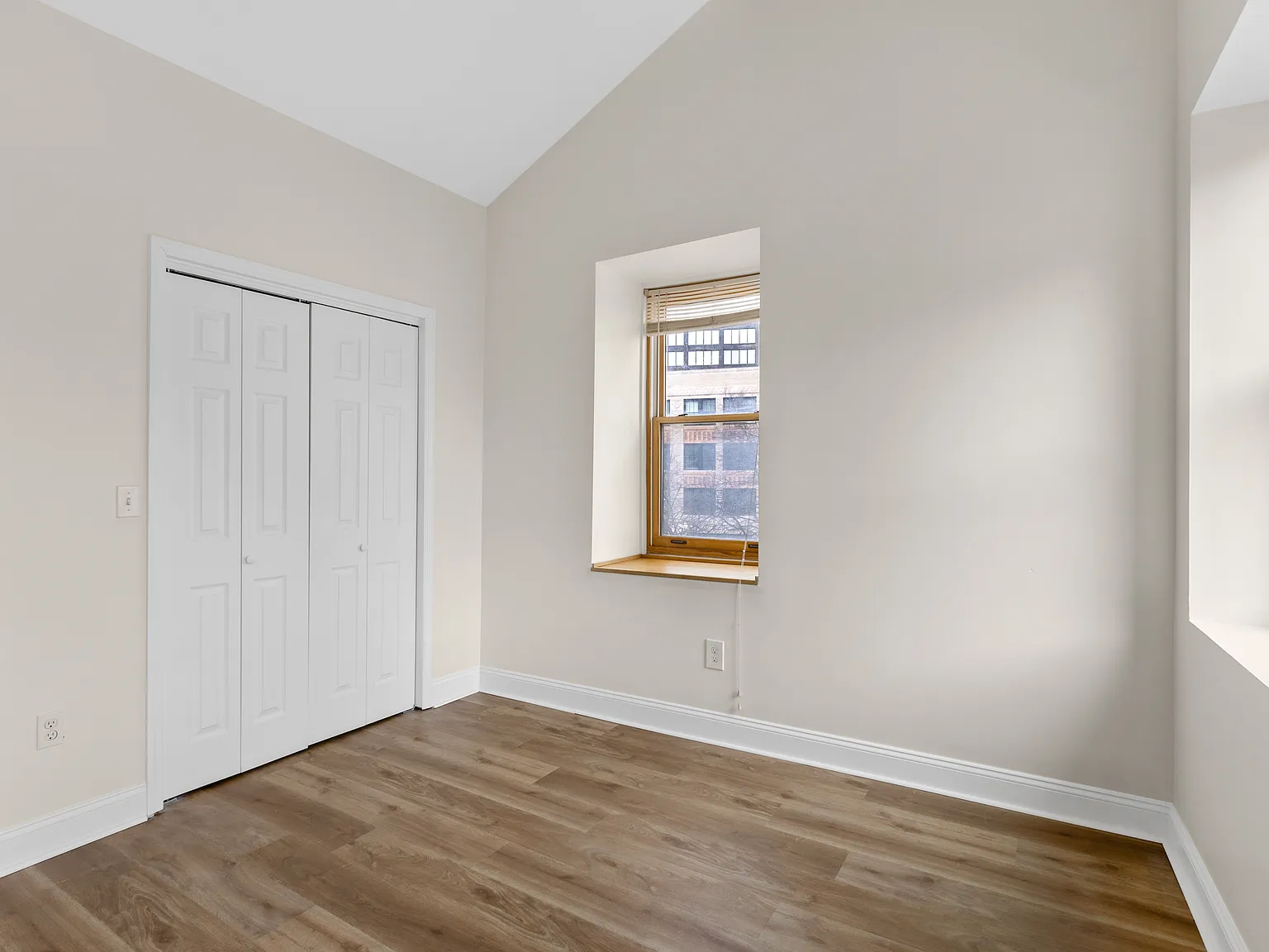 1 bed, 900 sqft, $1,650 — Photo 3