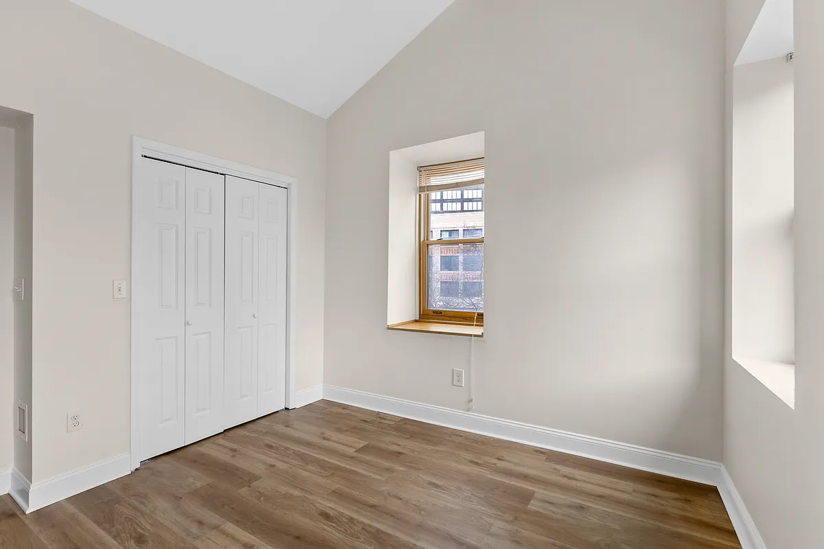 Building Photo - 111 N Pine St #2S