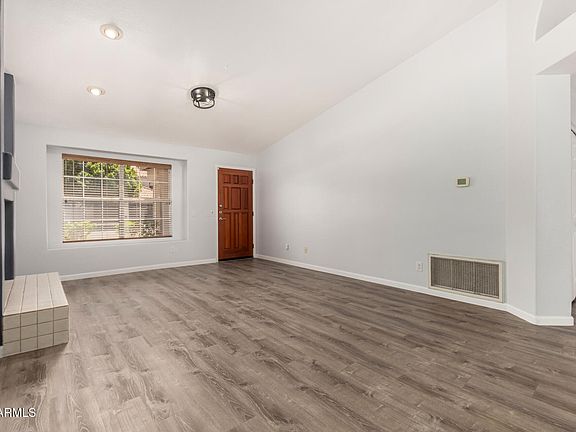 5th image of 1210 E SEAHORSE Lane