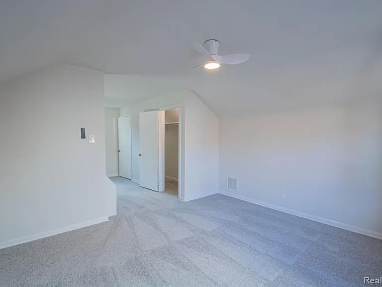 16896 Manor St — Photo 21