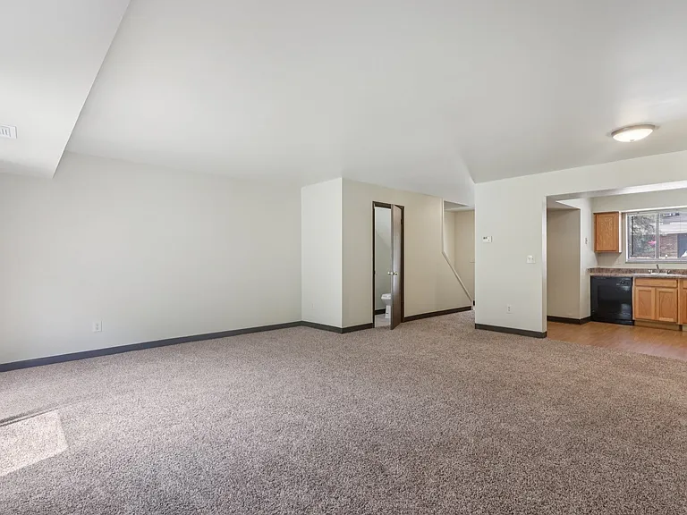 Valley Park Townhomes — Photo 12