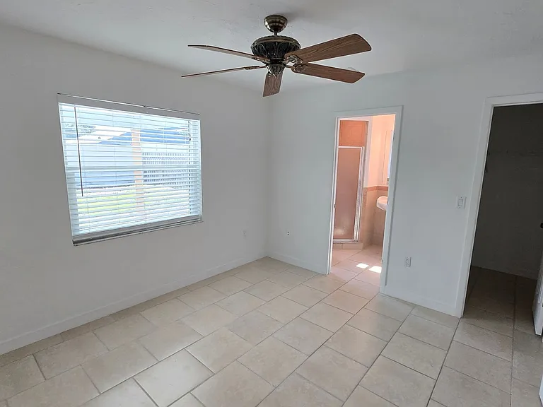 4705 Violet Ave — Photo 12