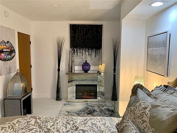 5th image of 5060 Sherwood Ln #3060