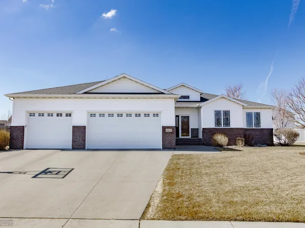 4833 Woodhaven Dr S, Fargo, ND 58104