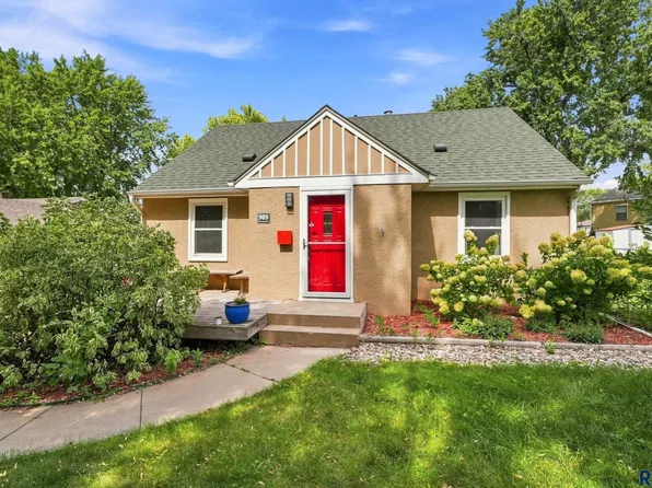 909 S Westmoor Dr, Sioux Falls, SD 57104
